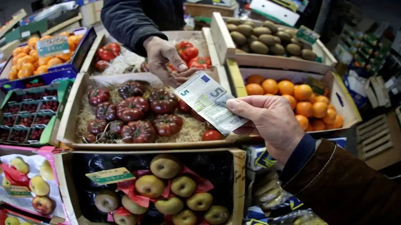 تباطؤ التضخم في منطقة اليورو يخفف ضغوط رفع الأسعار